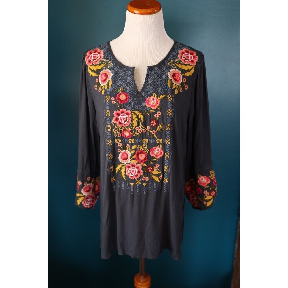 Andre by Unit Boho Floral embroidered Gray tunic size M